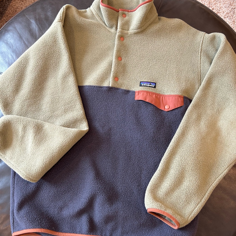 Patagonia MENS lightweight Synchilla Snap-T fleece pullover size medium